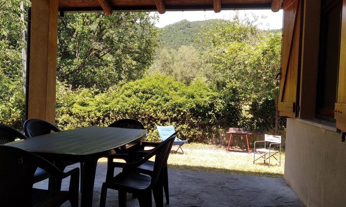 Torricella Sicura Villa | House with garden on the Laga Mountains, near forest, river, mountain trails