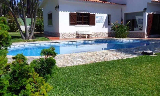 Verdizela House | House with garden and swimming pool (5 Kms from the beach and 3 km from the Golf)