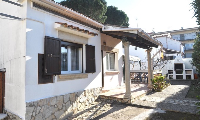 L'Escala Villa | House with garden, barbecue and air conditioning