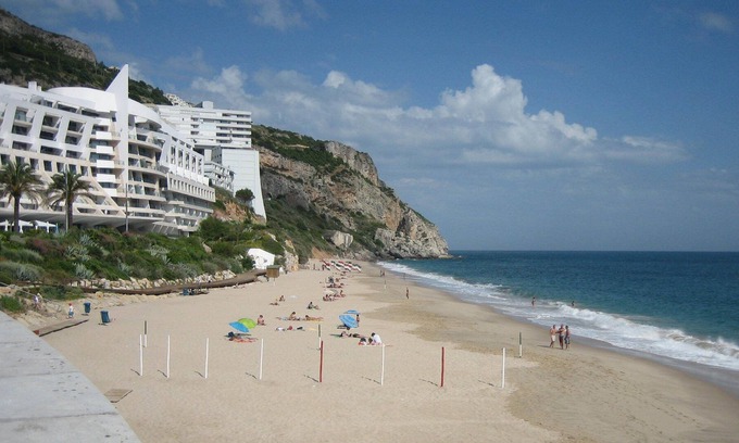 Sesimbra Villa | House with garden in Sesimbra 900 m to the beach and 35 Km from Lisbon