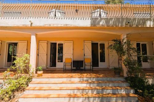 La Garde House | House with garden & terrace near the beaches