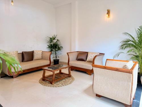 Dehiwala-Mount Lavinia House | House with Private Pool Perfect for Family Holiday