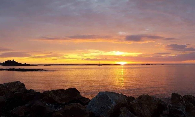 Plougasnou House | House with superb sea view and coastal path access