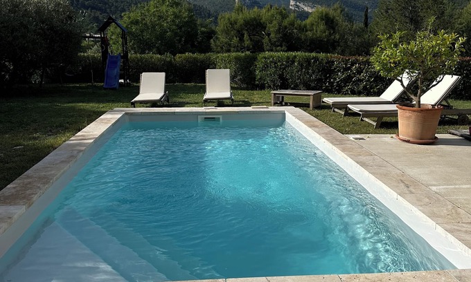 Auriol House | House with view and pool