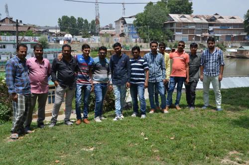 Srinagar Boat Rental | Houseboat Sweet Star