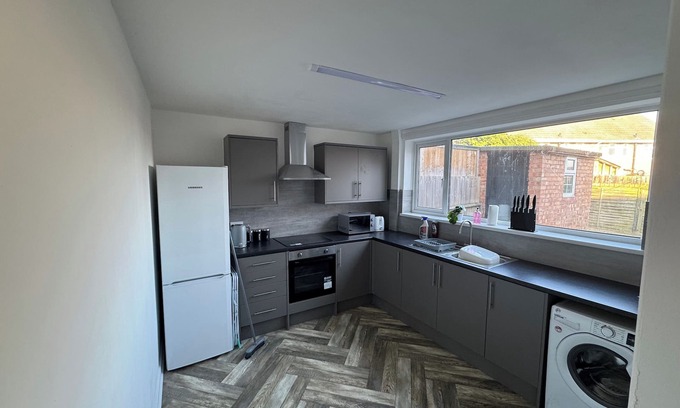 Stockton-on-Tees House | HouseSleeps5-Riverfront-Parking-Garden-Contractors