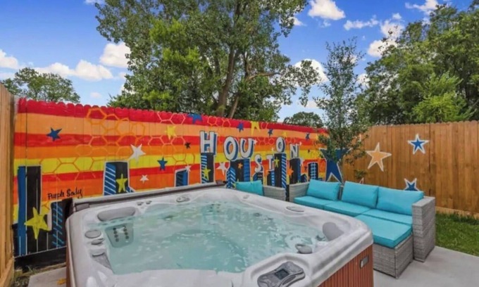 Northside House | Houston Hideaway: Tub Sanctuary