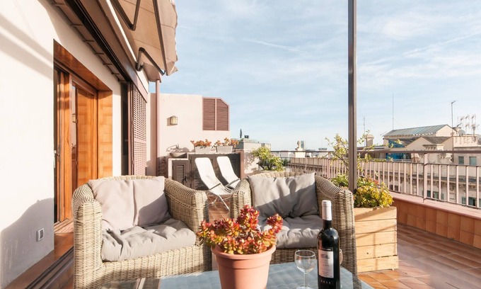 La Ribera Apartment | How does DOWNTOWN ROOFTOP sound? Pretty spectacular, doesn’t it?