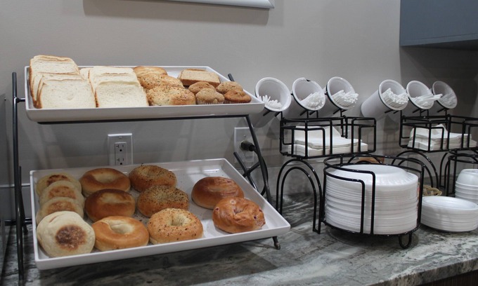 Thunder Bay Hotel | Howard Johnson by Wyndham Thunder Bay