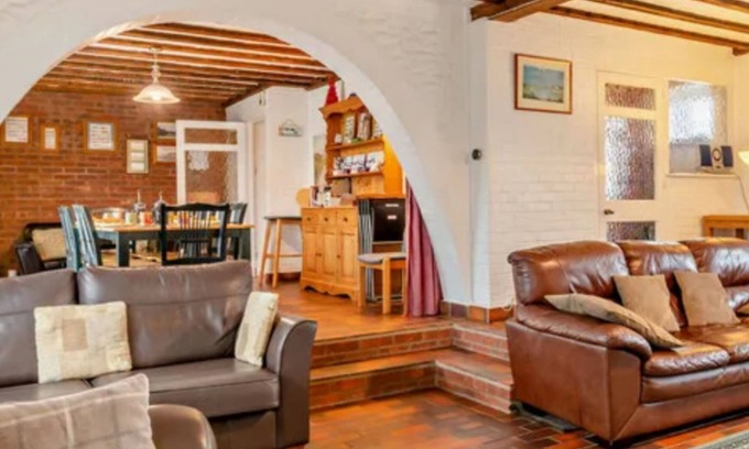 Weybourne House | HOXNE HOUSE WEYBOURNE ring AVAILABLE 5 bedroom10bed north coast.