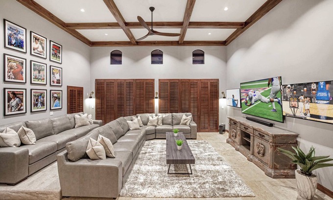 Paradise Valley Village House | HOZHO Estate on the Course Villa