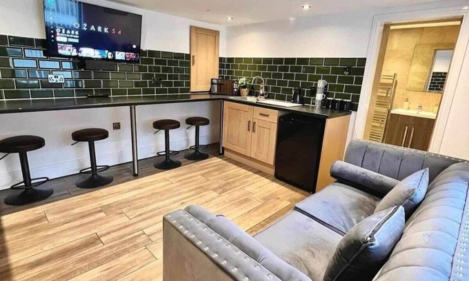 St George's Quarter Apartment | Huge 3 Bed Apartment City Center - Sleeps 11