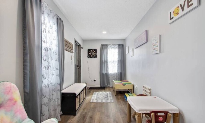 Cheektowaga House | Huge Best Parking Laundry AC BBQ Patio