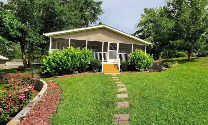 Jacksons' Gap House | Huge Boathouse, Screened Porch, Firepit, 3 King Beds