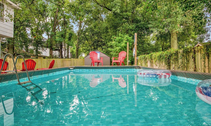 Leinkauf House | Huge Deck & Pool! Near Downtown - Modern Cottage