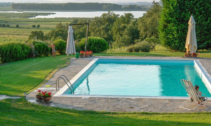 Castiglione del Lago House | Huge estate on Lago Montepulciano.