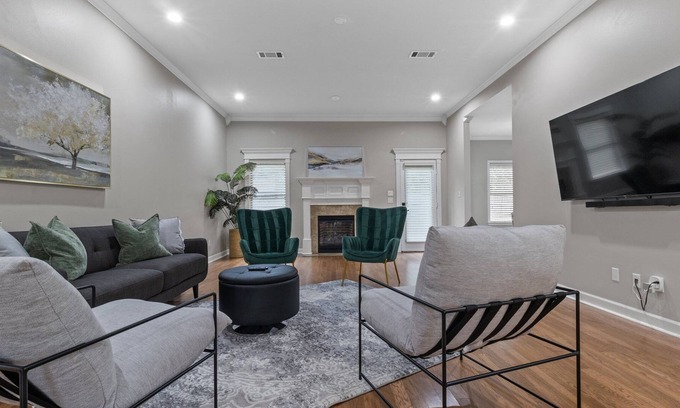Maumelle House | HUGE home office space Little Rock Jacuzzi Bath