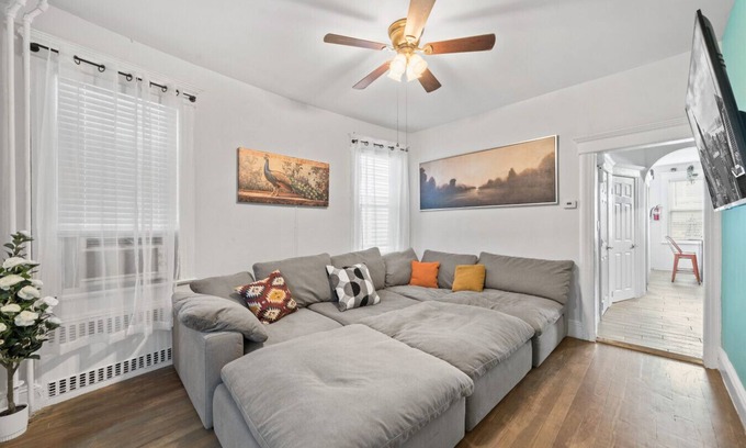 Bayonne House | Huge Home | Sleeps 10+ | Minutes from NYC