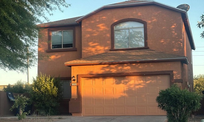 Tucson House | Huge home with ac 20 mins from downtown Tucson /Univeristy /3 mins from airport