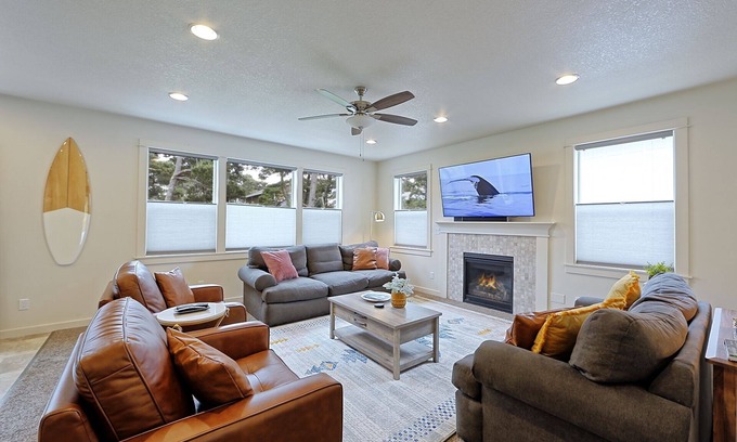 Rockaway Beach House | Huge hot tub, steps to beach, dog friendly, fire pit!
