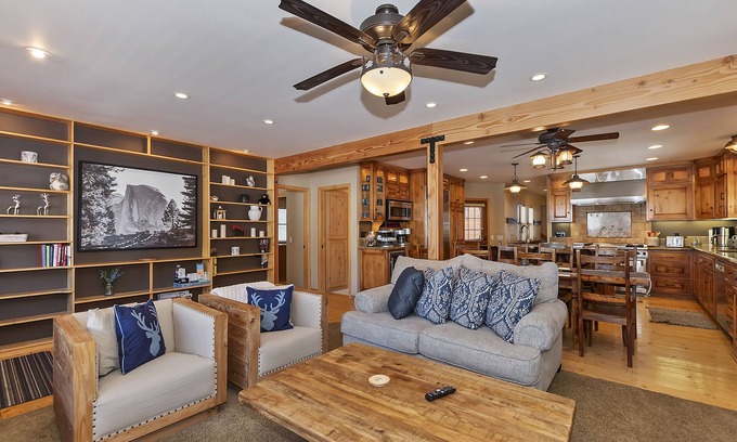 Big Bear Lake House | HUGE LAKE LODGE-6BD,4BATH, 5 KING BEDROOMS! LAKE VIEWS-WEEKLY DISCOUNTS! #5709