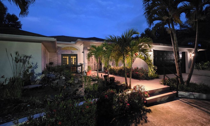 Jupiter Farms House | Huge Playroom, Jacuzzi, Fire Pit, Pool & Tiki Hut