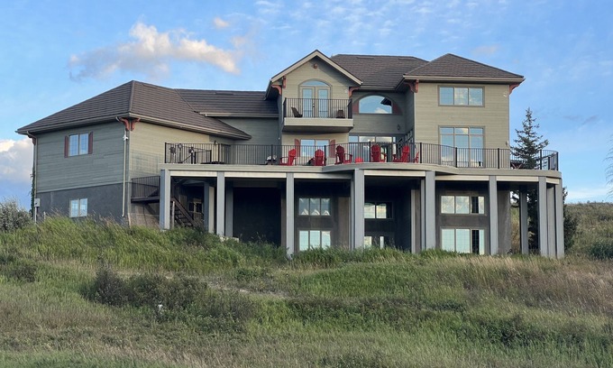 Cardston County Cabin | Huge Waterton River Lodge (Residence on a beautiful 3 acres backing the river)