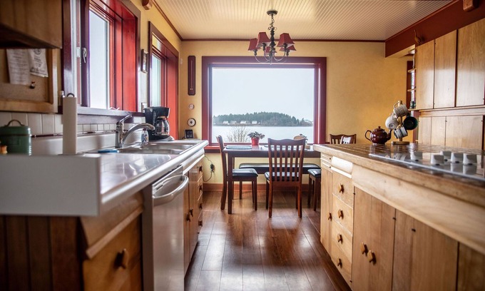 Sitka House | Hughes House - A beautiful ocean front home located close to downtown Sitka
