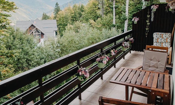 Sinaia Apartment | HugoMountain apartament is waiting for you to discover the beauty of the nature.