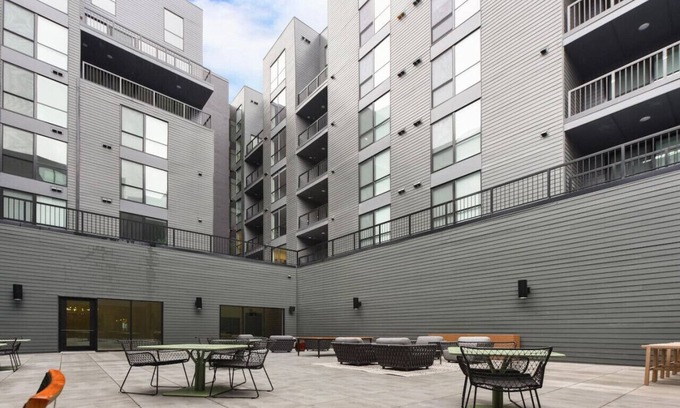 East Liberty Apartment | HULU+GYM+PARKING Near Universities|Shopping|UPMC