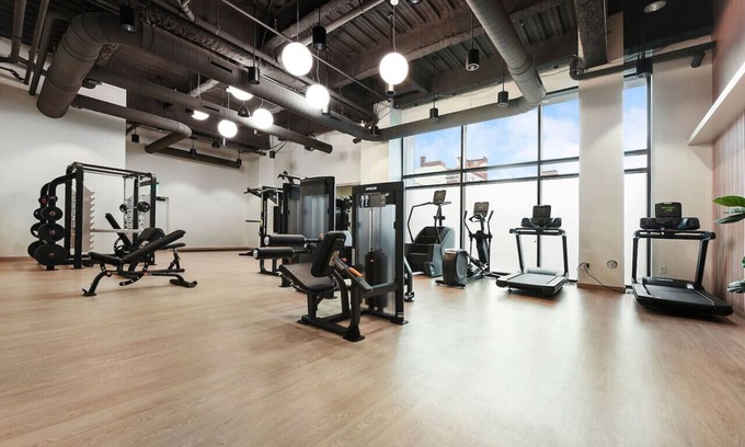 East Liberty Apartment | HULU+PARKING+GYM Near Universities|UPMC|Shopping