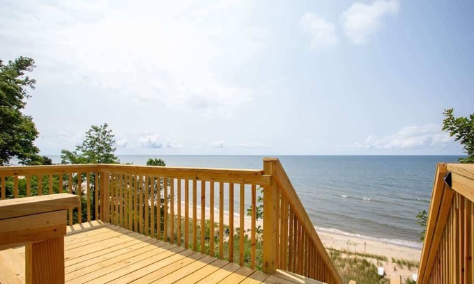 Holland House | Hummingbird Beach House