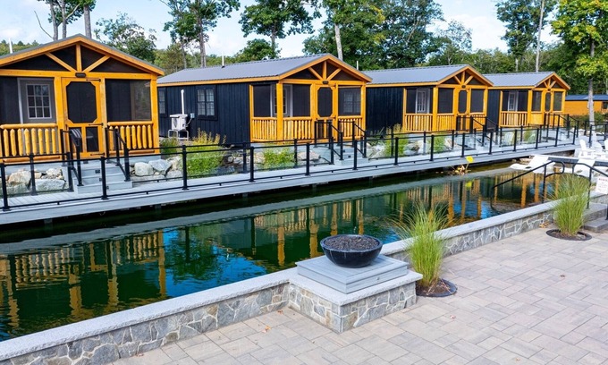 North Sebago Cabin | HUMMINGBIRD - RESORT WITH 12 PROPERTIES. NATURAL POND FOR SWIMMING. CAFE ON SITE