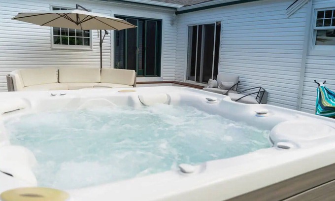 Westhampton Beach House | Humongous Hampton Home - 6BDRM/4 Baths