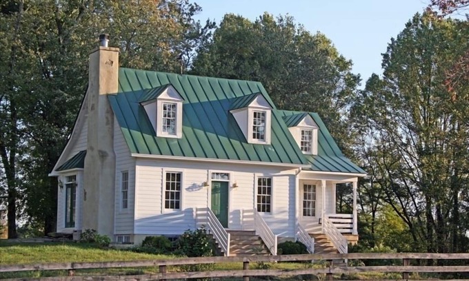Middleburg House | Hunt Box-Antique Filled Cottage on Lowelands Farm-MiddleburgnZONR-2024-012704