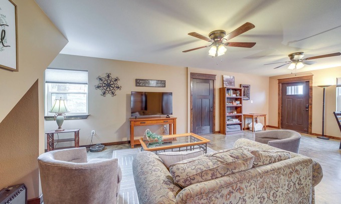 Daisy House | Hunt, Fish & Enjoy the Outdoors: Rural Atoka Home