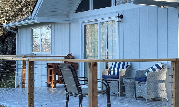 Skokomish Cabin | Hunter's Cozy River Bend Cabin on Skokomish River, 1bd/1ba