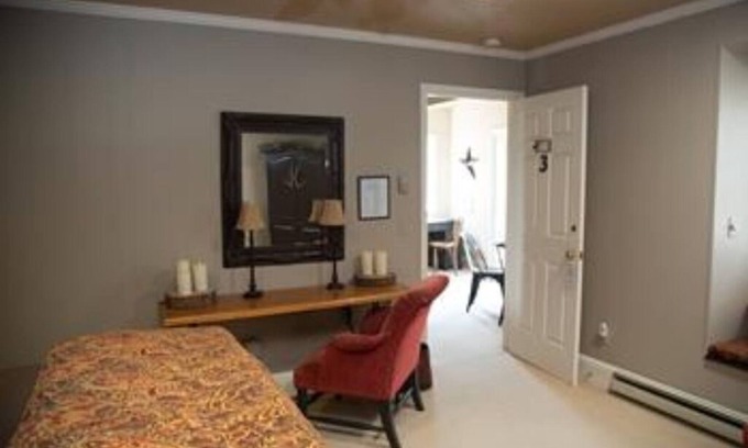 South Fork Bed & Breakfast | Hunter's Hideaway GUESTROOM at Arbor House Inn Bed & Breakfast on the River