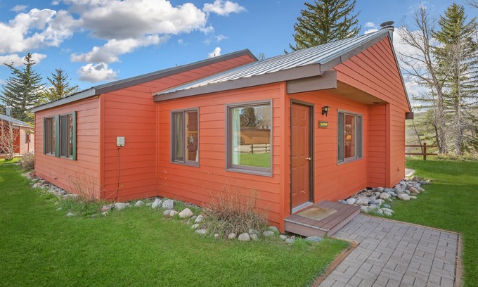 Clark Cabin | Hunters, fishermen, hikers, skiers, snowmobilers, and newlyweds welcome!