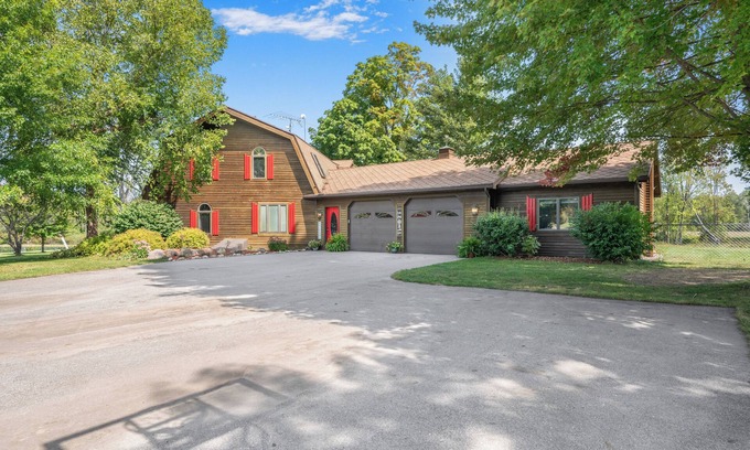 Paris House | Hunters Retreat Special!