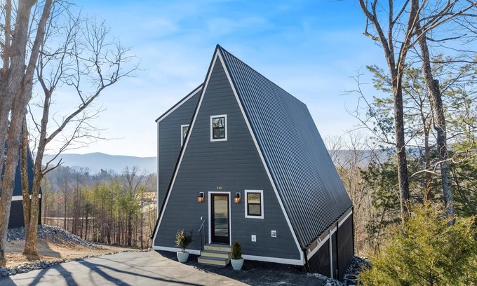 Chattanooga Valley Cabin | Hunters Ridge | Rustic A-Frame | Mtn Views + Goats!