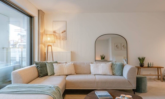 Ostend City Centre House | Huswell - Bright apartment in Sky garden with terrace