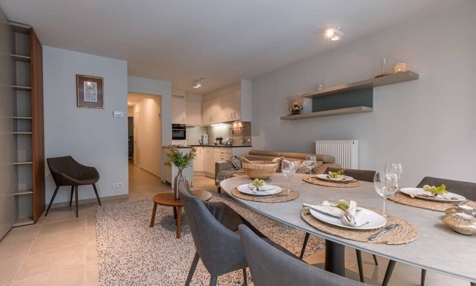Duinbergen Apartment | Huswell - Comfortable 2 bedroom seaside apartment