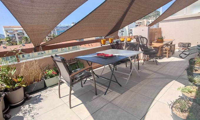 Hyeres City Centre Apartment | HYERES SUPER APPART T2 57m² Terrasse 23 m² parking privatif