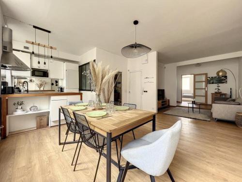 6th Arrondissement Apartment | Hyper Central - Familiale - Spacieux - Confortable - Les Frères de la Loc'