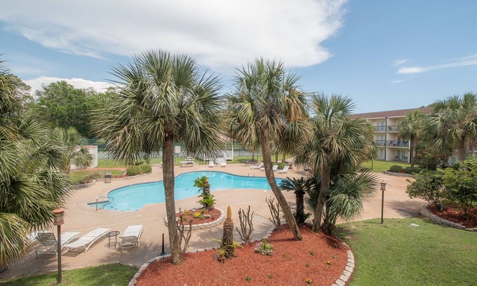 Biloxi Condo | I Love You To The Beach And Back! A Very Pretty Condo with a Great View!