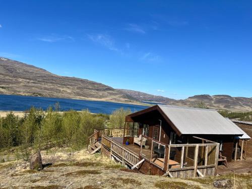 Hvalfjarðarsveit House | Icelandic Lake House