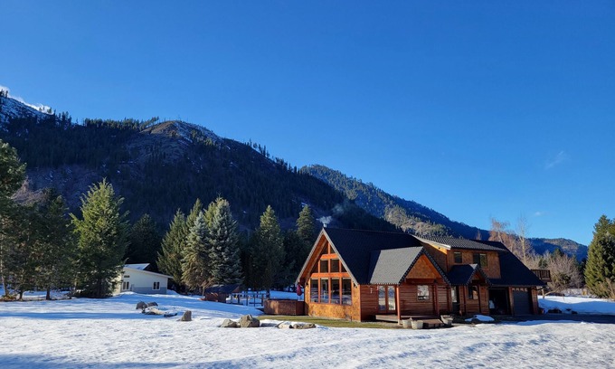 Leavenworth Cabin | Icicle Valley Retreat, Relax and Unwind!