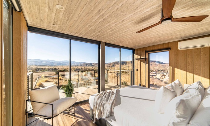 Yucca Valley House | Iconic 7,000sf Glass Villa + Soaking Pool