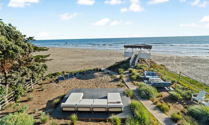 Cayucos House | Iconic Mid-Century Modern Beach House on the Pacific Ocean - Sleeps 10